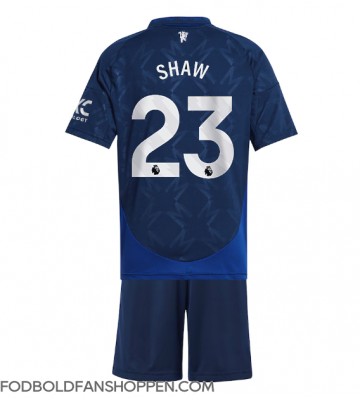 Manchester United Luke Shaw #23 Udebanetrøje Børn 2024-25 Kortærmet (+ Korte bukser)